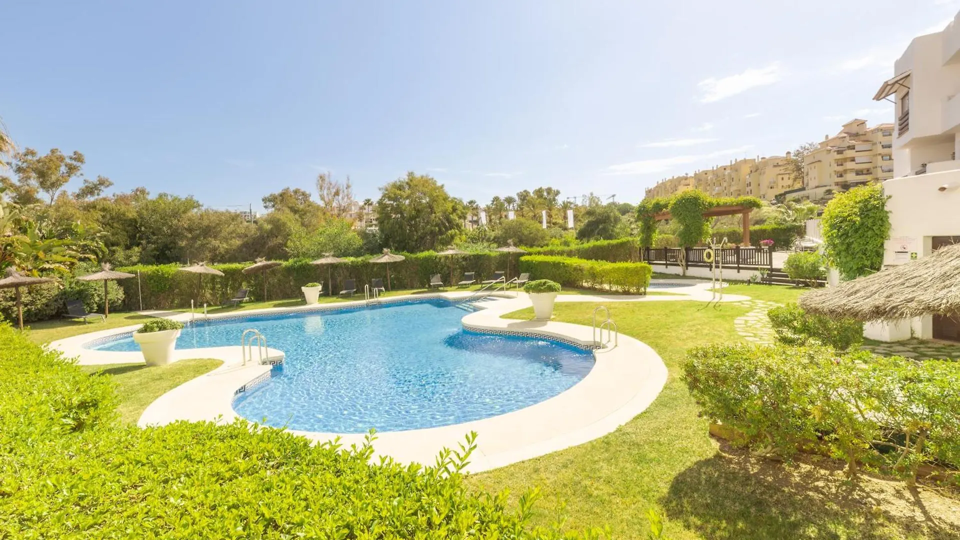 Full Apartment With Private Pool Estepona Spain